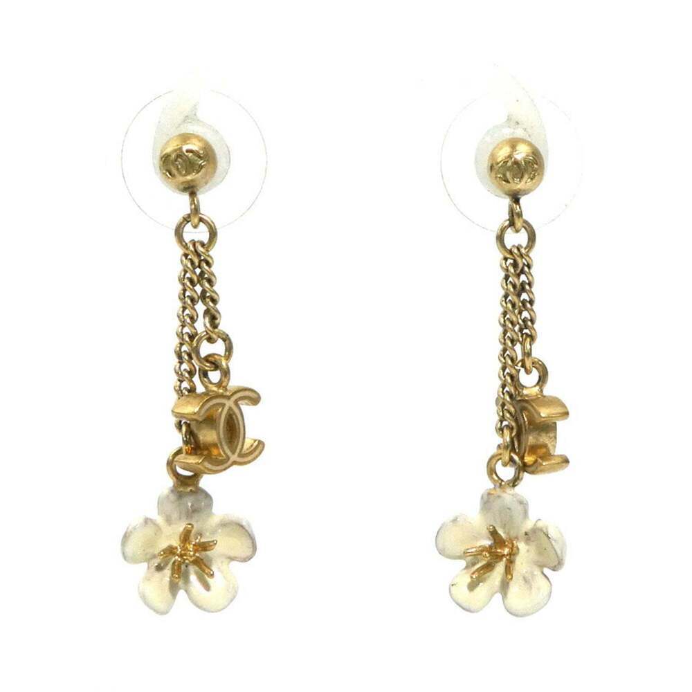 CHANEL White Earrings